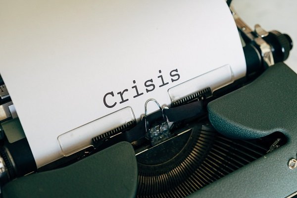 Leaders Manage a Crisis