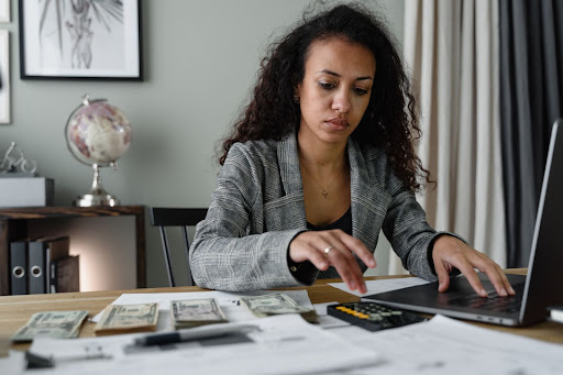 6 ways outsourcing your payroll boosts productivity and protects your business